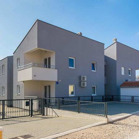 Nice Apartment In Vrsi-Mulo With Wifi Экстерьер фото