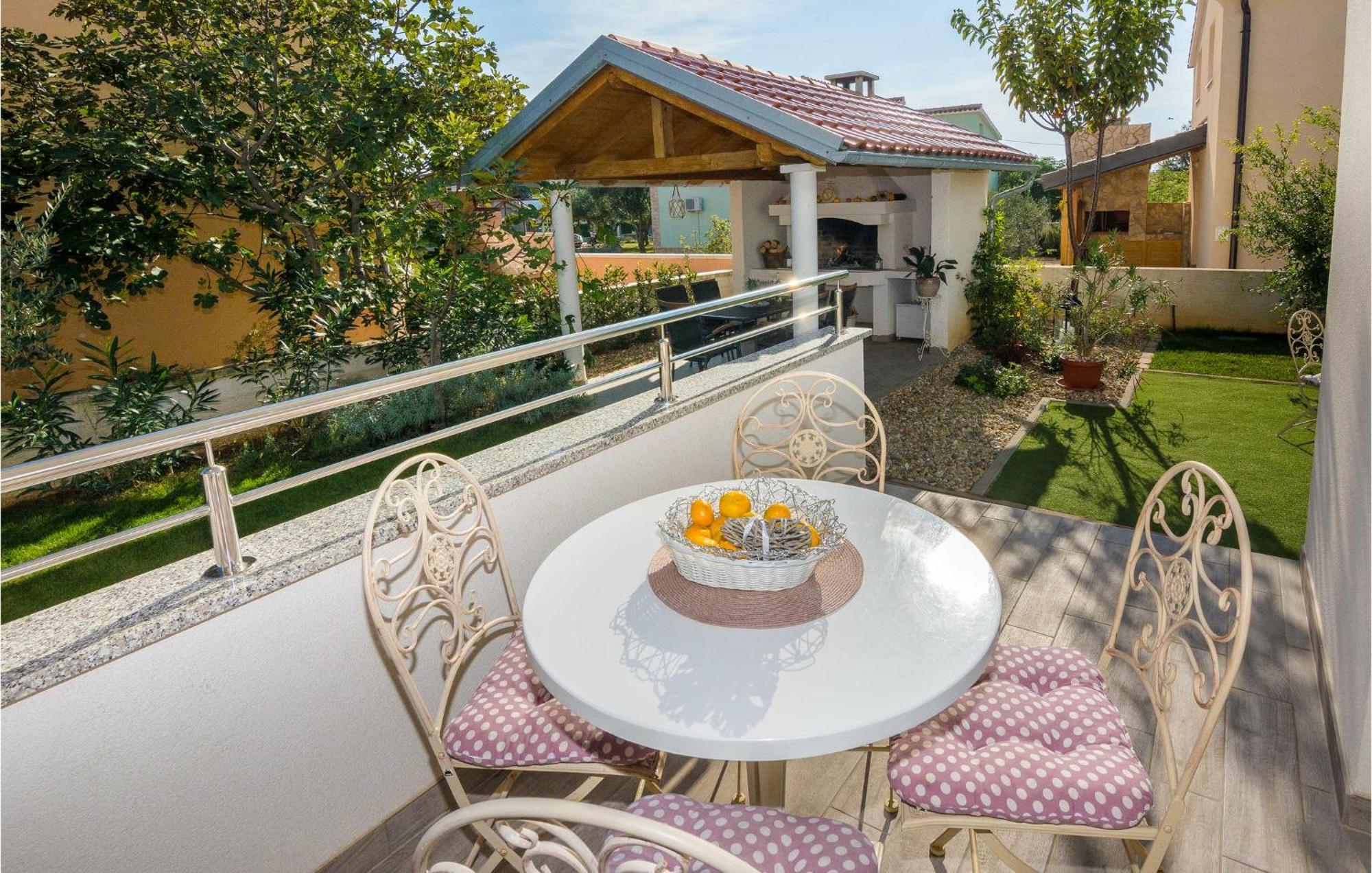 Nice Apartment In Vrsi-Mulo With Wifi Экстерьер фото