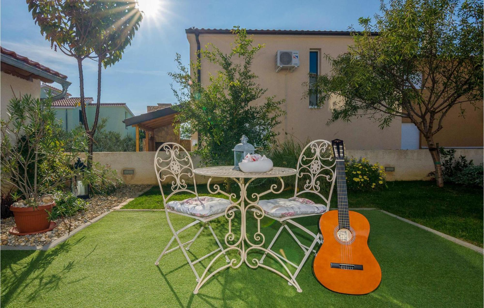 Nice Apartment In Vrsi-Mulo With Wifi Экстерьер фото