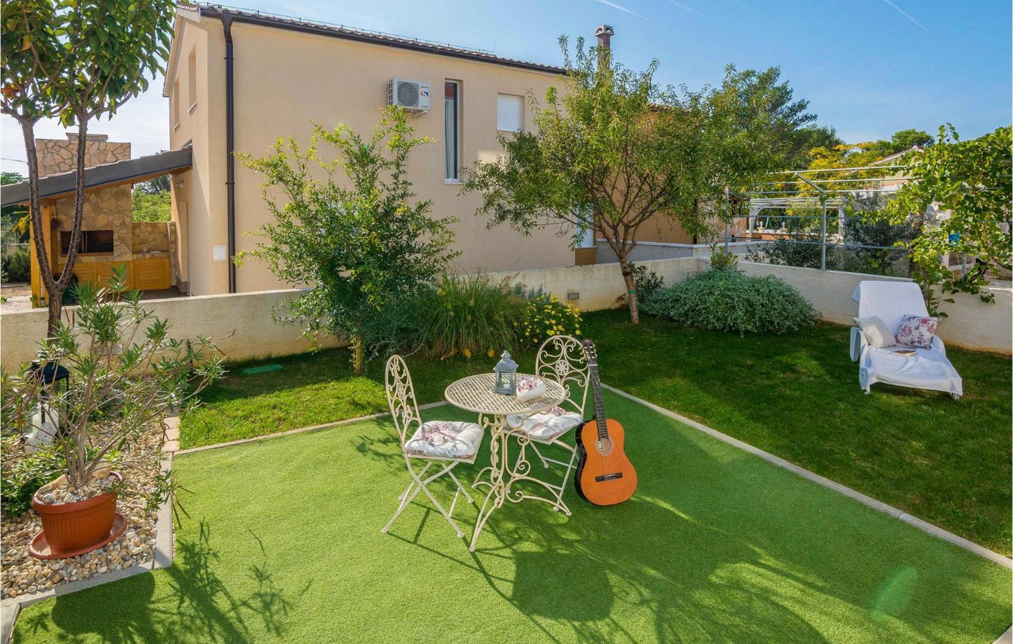 Nice Apartment In Vrsi-Mulo With Wifi Экстерьер фото