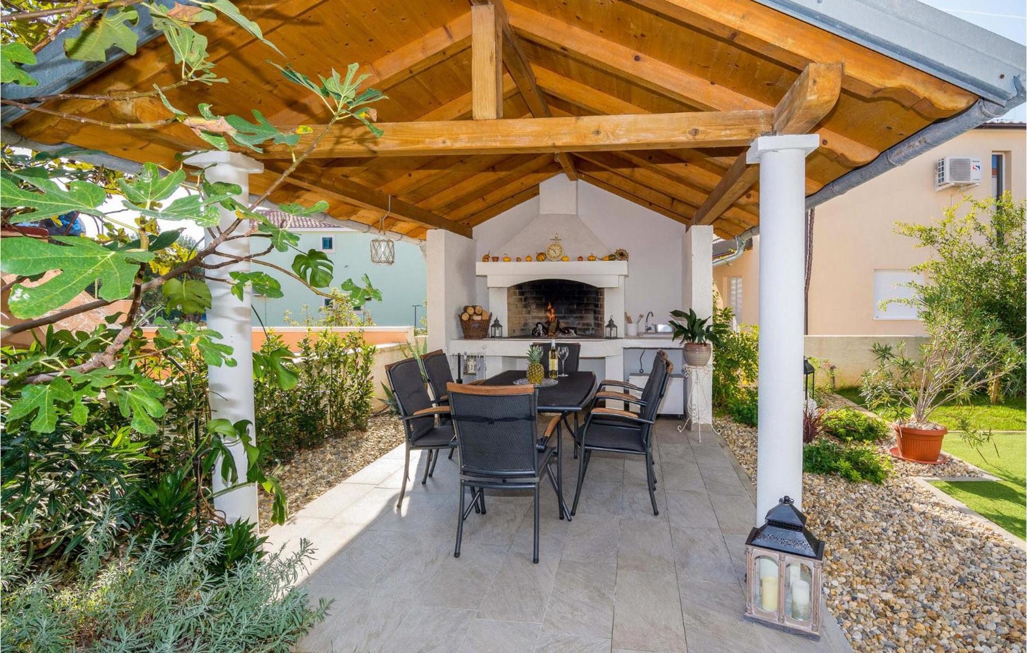 Nice Apartment In Vrsi-Mulo With Wifi Экстерьер фото